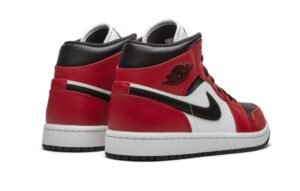 AIR JORDAN 1 Mid CHICAGO BLACK TOE