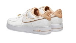 Nike AIR FORCE 1 07 LUX