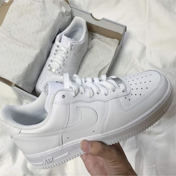 NIKE AIR FORCE 1 TRIPLE WHITE