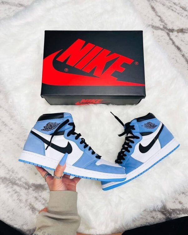 ⁦AIR JORDAN 1 Retro HIGH UNIVERSITY BLUE⁩ – תמונה ⁦4⁩