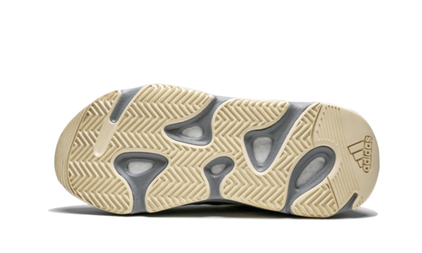 ⁦Yeezy 700 INERTIA⁩ – תמונה ⁦4⁩