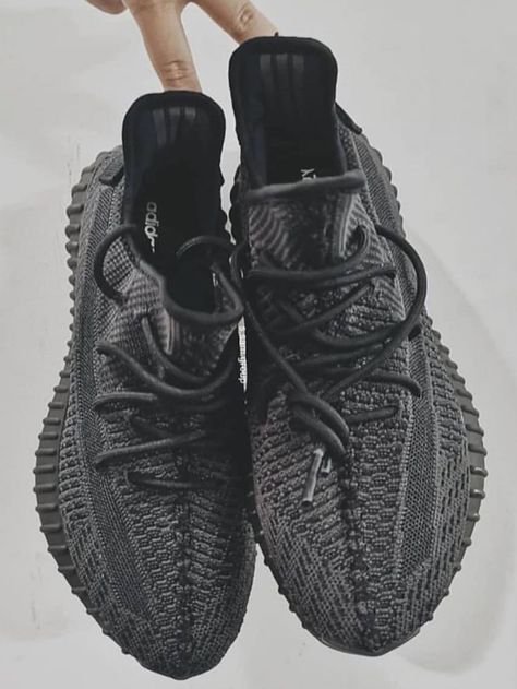 YEEZY BOOST 350 v2 BLACK (NON-REFLECTIVE) - Image 5