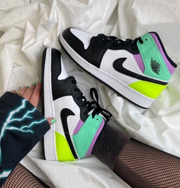 ⁦AIR JORDAN 1 Mid PASTEL BLACK TOE⁩ – תמונה ⁦6⁩