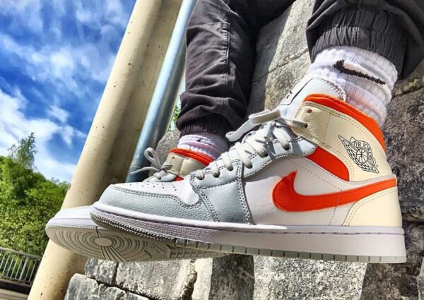 ⁦AIR JORDAN 1 Mid STARFISH⁩ – תמונה ⁦5⁩