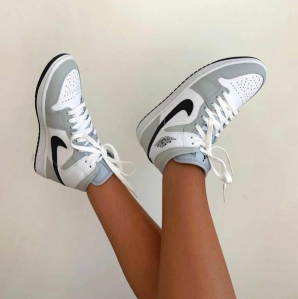 ⁦AIR JORDAN 1 Mid WHITE LIGHT SMOKE GREY 01⁩ – תמונה ⁦7⁩