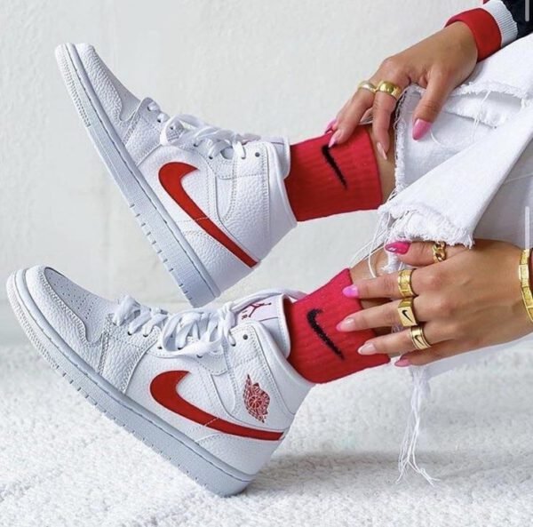 ⁦AIR JORDAN 1 Mid UNIVERSITY RED⁩ – תמונה ⁦7⁩
