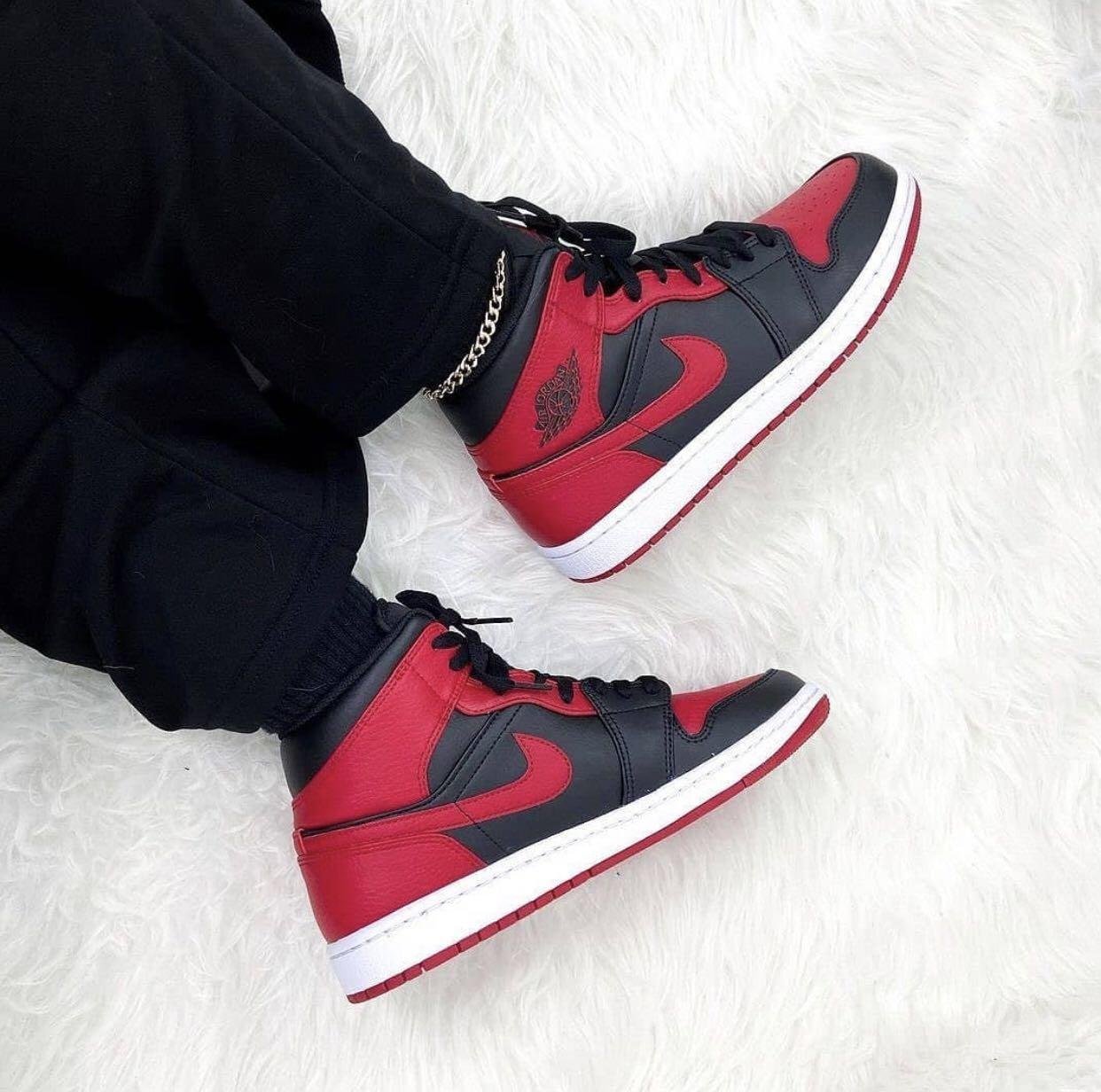 AIR JORDAN 1 Mid BANNED (2020) - Image 5