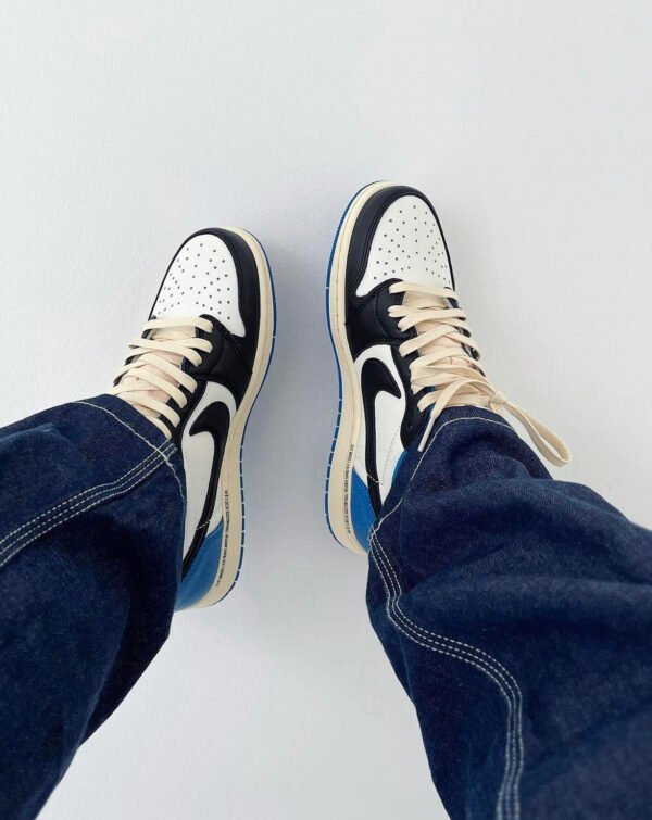 ⁦AIR JORDAN 1 low TRAVIS SCOTT FRAGMENT⁩ – תמונה ⁦4⁩