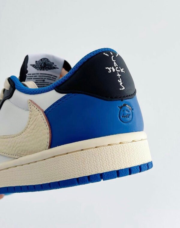 ⁦AIR JORDAN 1 low TRAVIS SCOTT FRAGMENT⁩ – תמונה ⁦5⁩