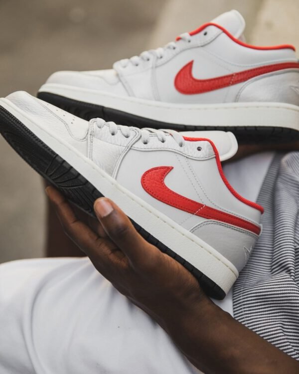 ⁦Air Jordan 1 Low Night Track⁩ – תמונה ⁦4⁩