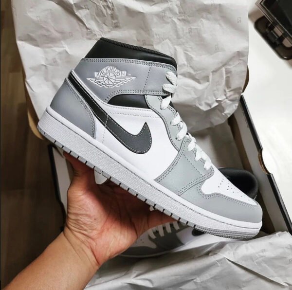 ⁦Air Jordan 1 Mid Light Smoke Grey (2022)⁩ – תמונה ⁦4⁩