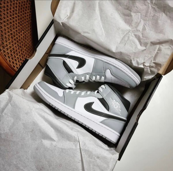 ⁦Air Jordan 1 Mid Light Smoke Grey (2022)⁩ – תמונה ⁦5⁩