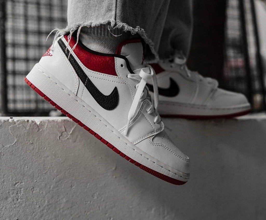 Air Jordan 1 Low White University Red Black - Image 4