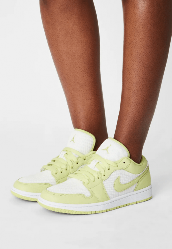 ⁦Air Jordan 1 Low Limelight⁩ – תמונה ⁦7⁩
