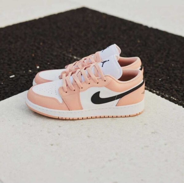 ⁦Air Jordan 1 Low Light Arctic Rose⁩ – תמונה ⁦5⁩