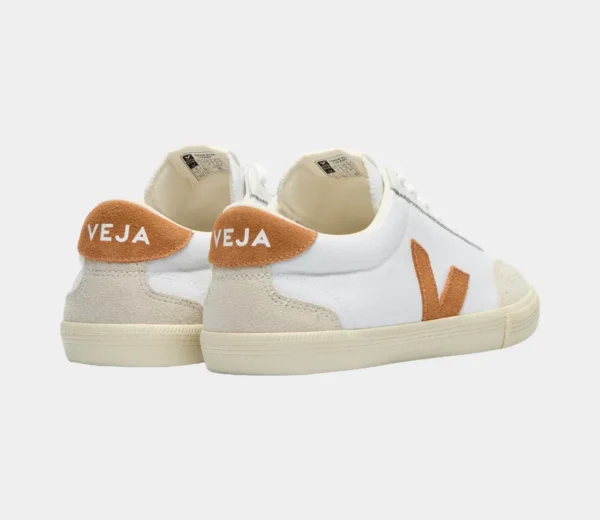 ⁦מבצע: Veja Volley Canvas עם נעליים טרנדיות⁩ – תמונה ⁦3⁩