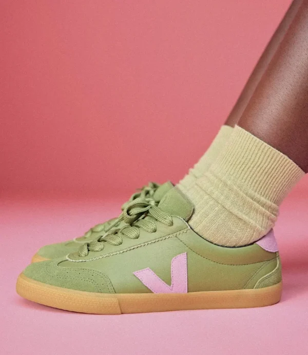 ⁦מבצע: סניקרס זמש לנשים Veja x Make My Lemonade עם מותגי נעליים מובילים⁩ – תמונה ⁦5⁩
