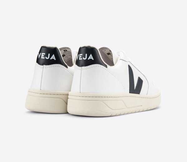 ⁦מבצע: Veja V-10 עם נעלי ספורט⁩ – תמונה ⁦3⁩
